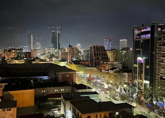 Garden Building Luxury 地拉那