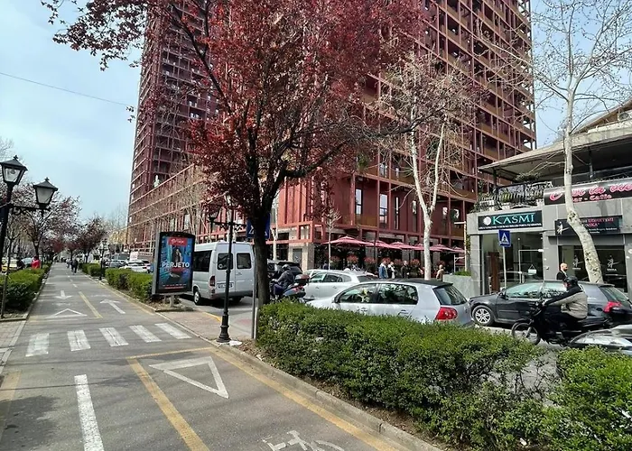 Garden Building Luxury * 地拉那