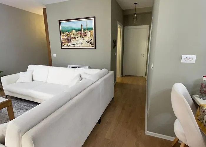 Garden Building Luxury * 地拉那